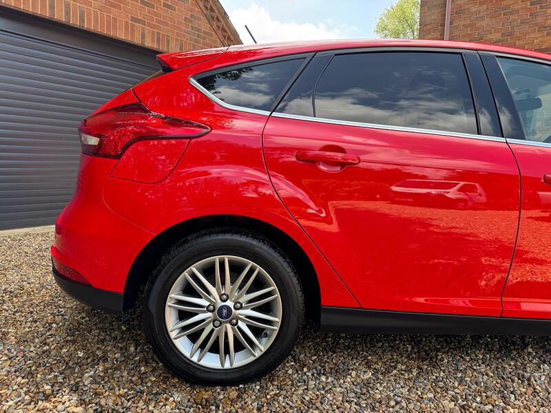 FORD FOCUS