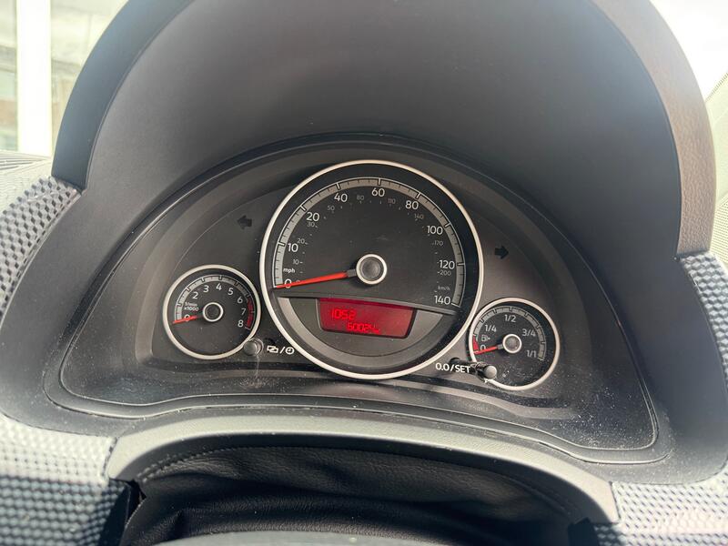 VOLKSWAGEN UP