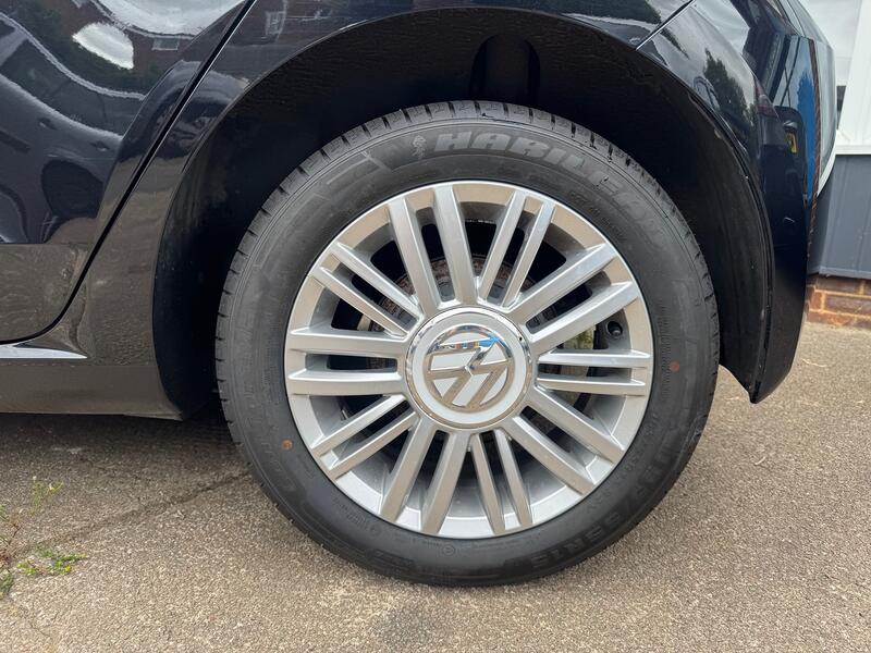VOLKSWAGEN UP