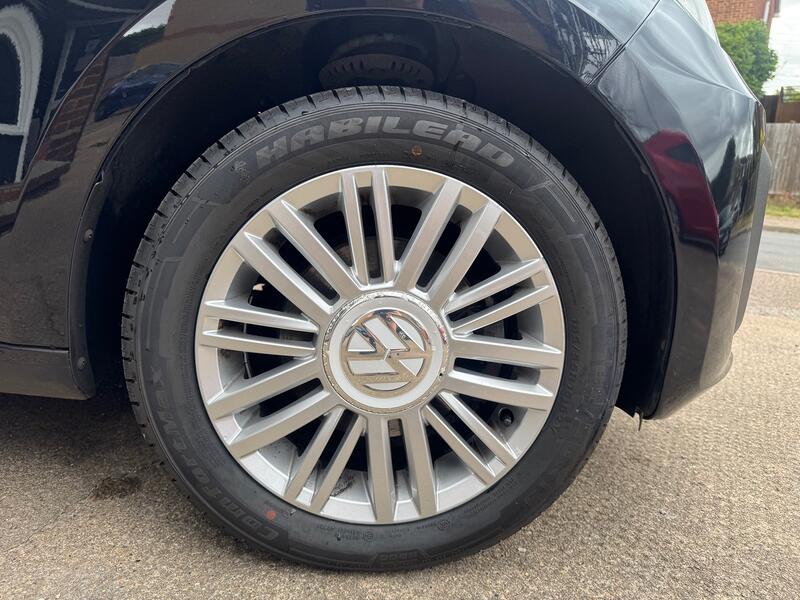 VOLKSWAGEN UP