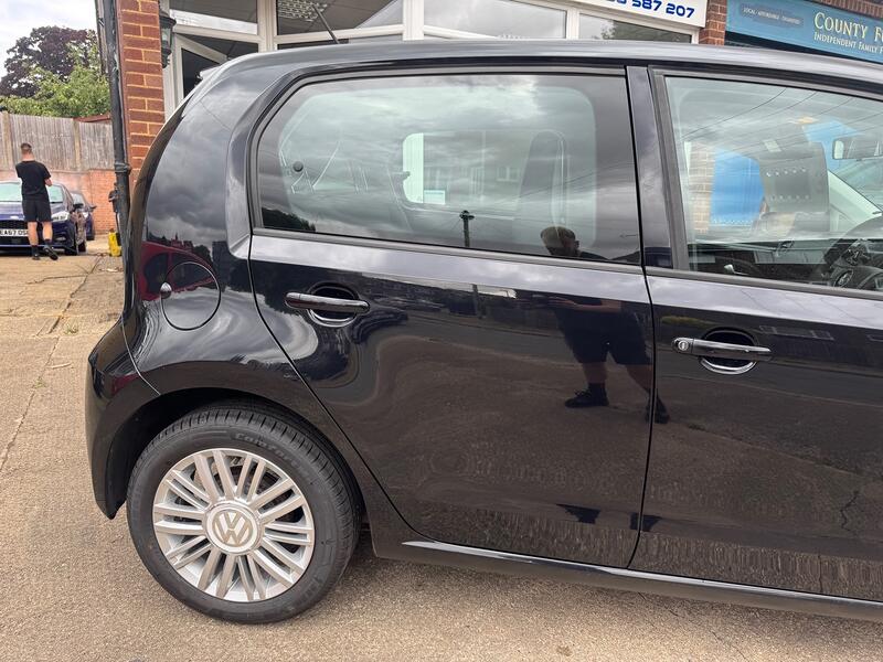 VOLKSWAGEN UP